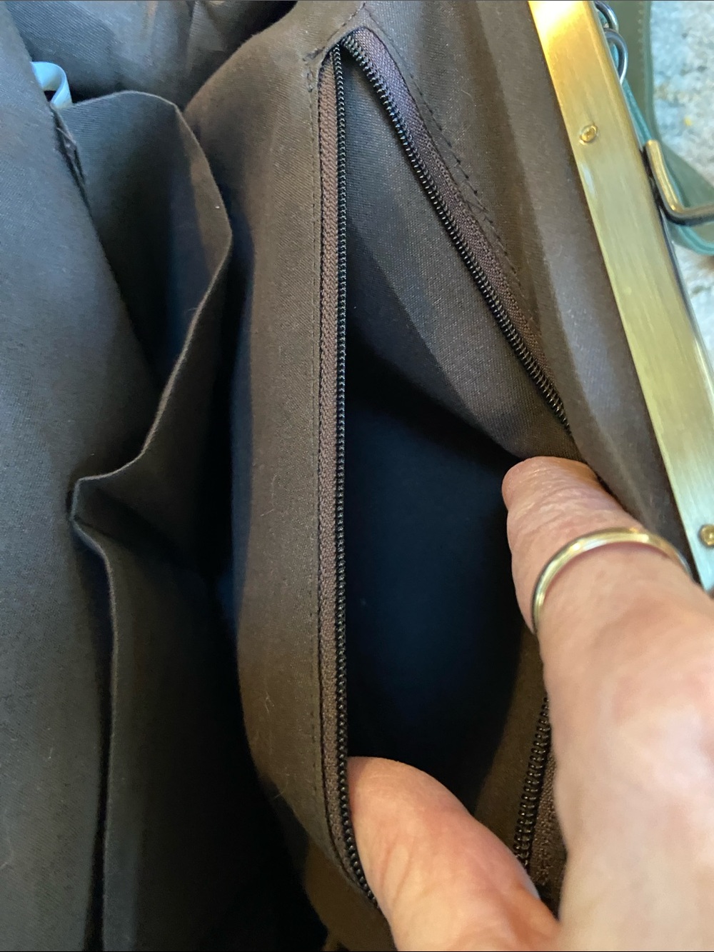 Olive Green Kiss-lock Bag with Decorative Trim and Removable Crossbody Strap - Picture 8 of 11